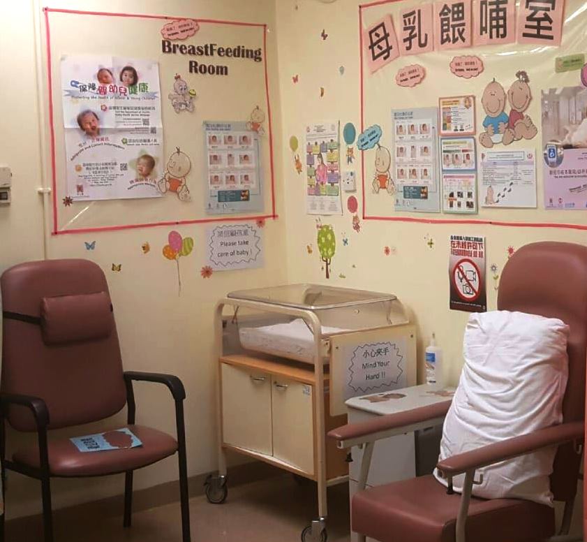 Baby Care Room
Location : Room 15, Obstetrics and Gynecology Specialist Out-patient Department, 2/F, Li Ka Shing Specialist Clinics (South Wing)